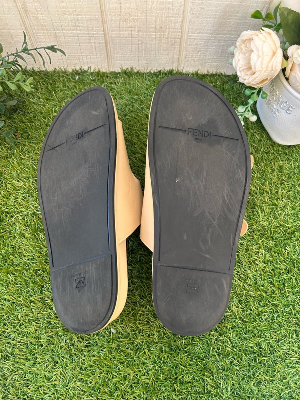 Fendi
F Buckle Leather Slide Sandals
$995
Color:BEIGE
Gently used
9.5B / 39.5EU - Picture 16 of 16